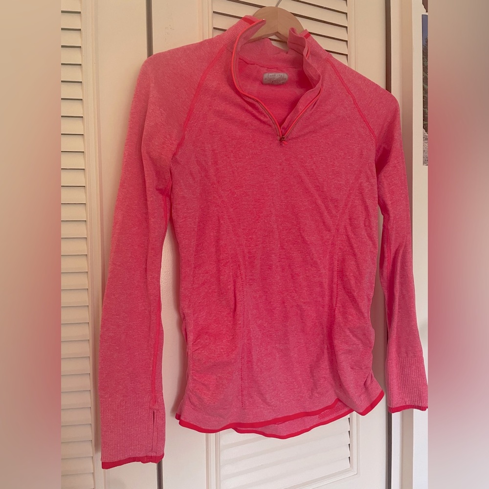 Athletic sports top